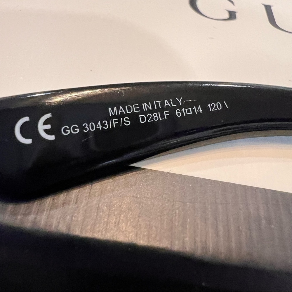 Gucci Black Sunglasses w/ Vintage Knight Logo in Silver- EUC! - Picture 6 of 12